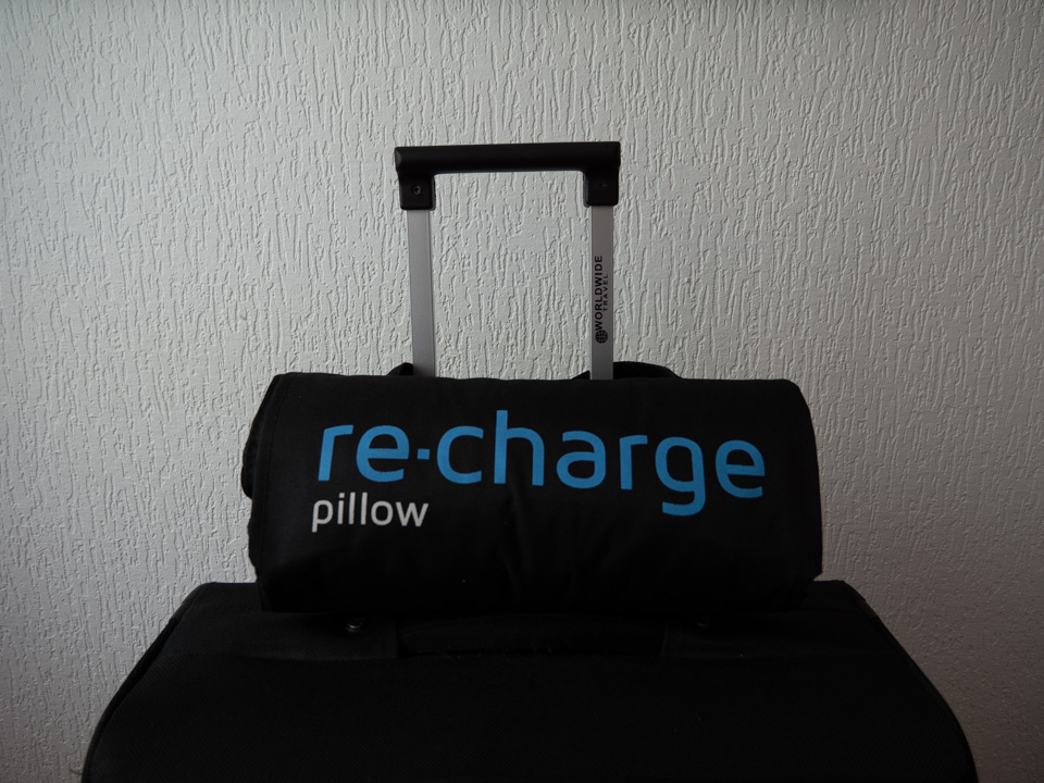 eingerolltes recharge pillow nick littlehales